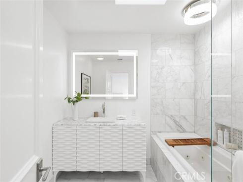 21  Lochmoor  , Newport Beach, CA