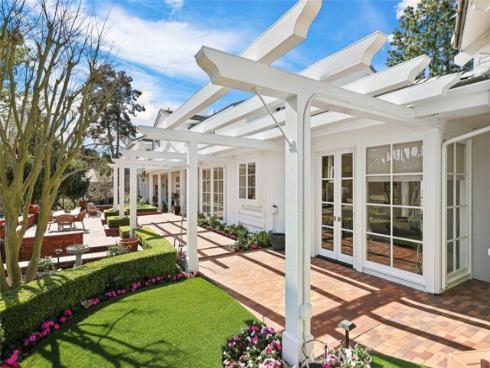 21  Lochmoor  , Newport Beach, CA