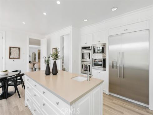 21  Lochmoor  , Newport Beach, CA