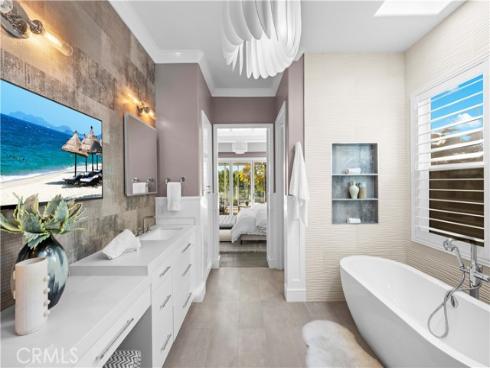 58  Victoria  , Newport Beach, CA