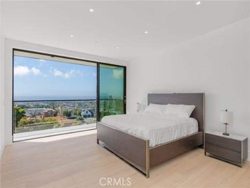 4  Geneve  , Newport Beach, CA