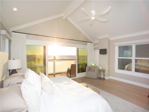 2712 W Oceanfront  , Newport Beach, CA