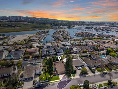 1208  Somerset  , Newport Beach, CA