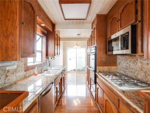 327  Walnut  , Newport Beach, CA