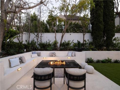 34  Montgomery  , Newport Beach, CA