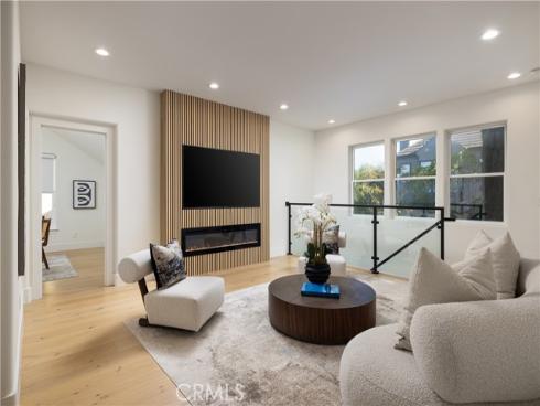 34  Montgomery  , Newport Beach, CA