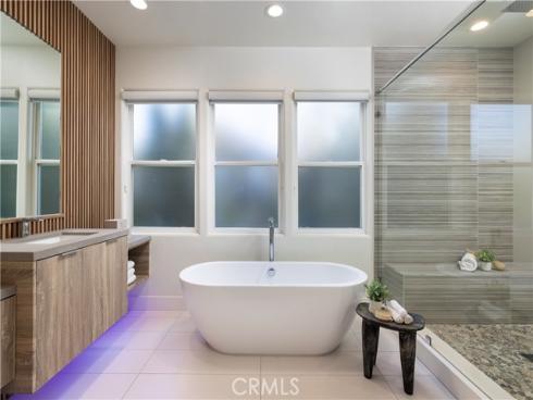 34  Montgomery  , Newport Beach, CA