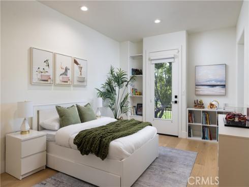 34  Montgomery  , Newport Beach, CA