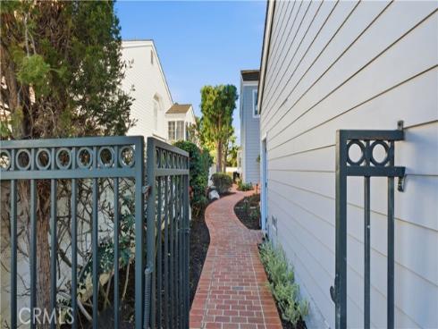 18  Hillsdale  , Newport Beach, CA