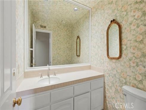 18  Hillsdale  , Newport Beach, CA