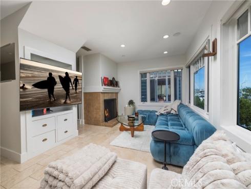 203  8th st  , Newport Beach, CA