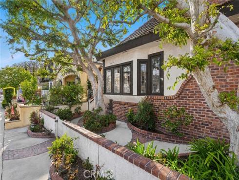 215  Opal  , Newport Beach, CA