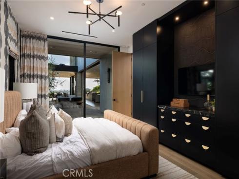 2304  Cliff  , Newport Beach, CA