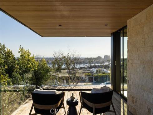 2304  Cliff  , Newport Beach, CA