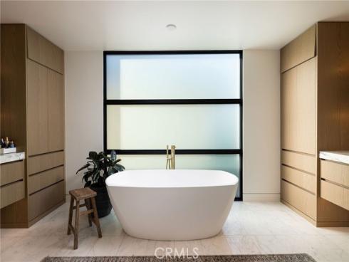 2304  Cliff  , Newport Beach, CA