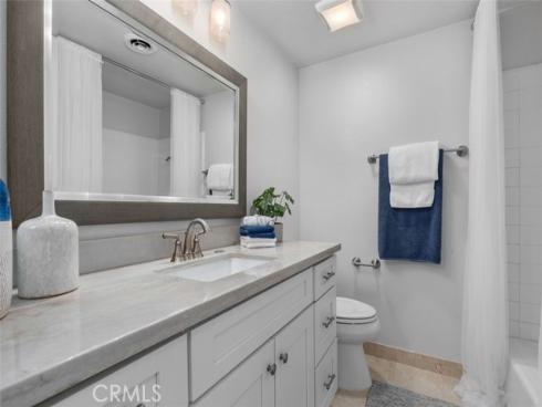 525  Vista Flora  , Newport Beach, CA