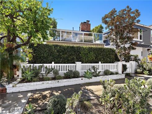 1613 E Balboa  , Newport Beach, CA