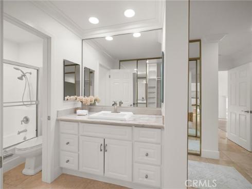 102  Scholz  34  Plaza, Newport Beach, CA