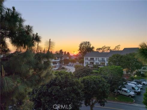 102  Scholz  34  Plaza, Newport Beach, CA