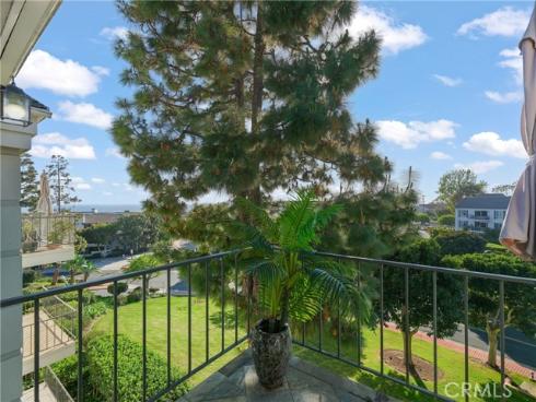 102  Scholz  34  Plaza, Newport Beach, CA