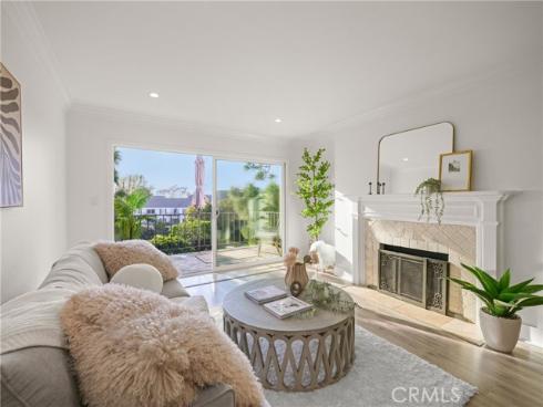 102  Scholz  34  Plaza, Newport Beach, CA