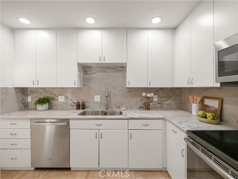 102  Scholz  34  Plaza, Newport Beach, CA