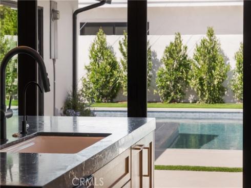 2436  Holiday  , Newport Beach, CA