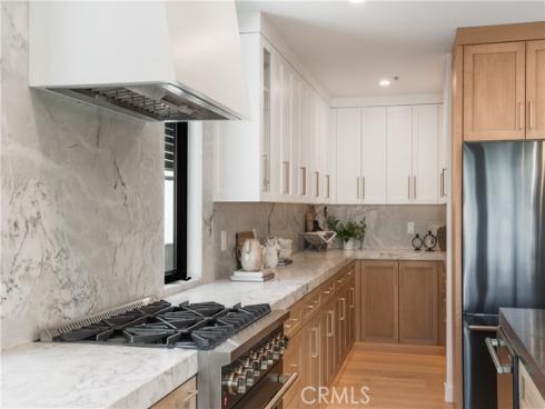 2436  Holiday  , Newport Beach, CA