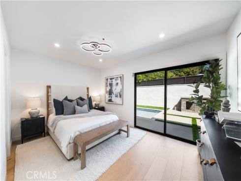2436  Holiday  , Newport Beach, CA