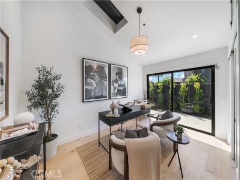 2436  Holiday  , Newport Beach, CA