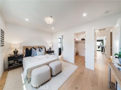2436  Holiday  , Newport Beach, CA
