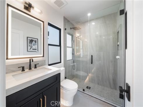 2436  Holiday  , Newport Beach, CA