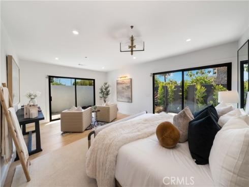 2436  Holiday  , Newport Beach, CA