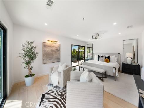 2436  Holiday  , Newport Beach, CA