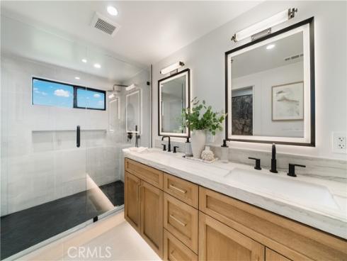 2436  Holiday  , Newport Beach, CA