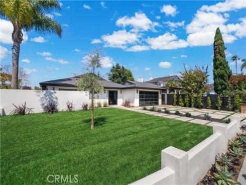2436  Holiday  , Newport Beach, CA
