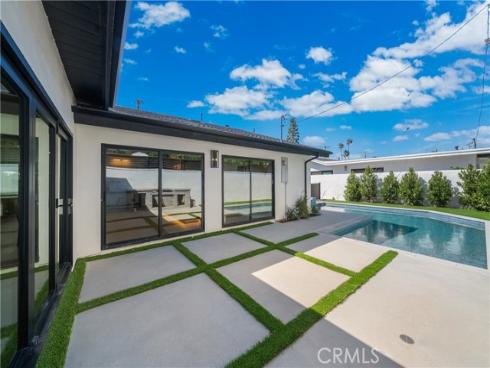 2436  Holiday  , Newport Beach, CA