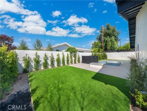 2436  Holiday  , Newport Beach, CA