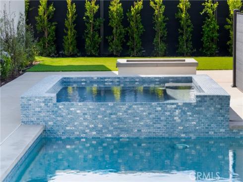 2436  Holiday  , Newport Beach, CA