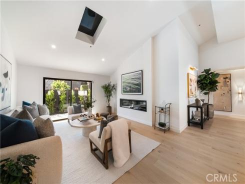 2436  Holiday  , Newport Beach, CA