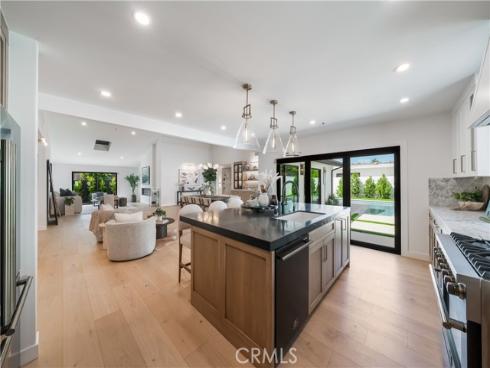 2436  Holiday  , Newport Beach, CA