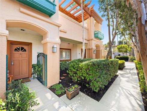 140  Villa Point  , Newport Beach, CA