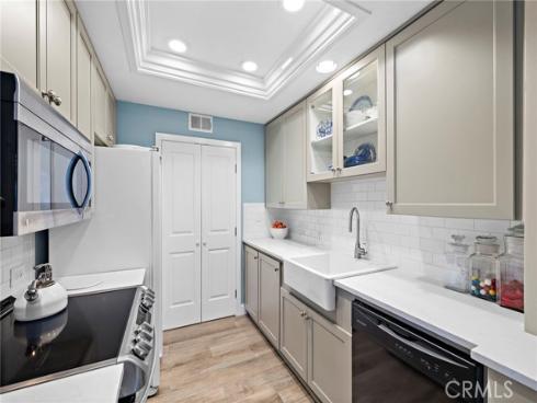 140  Villa Point  , Newport Beach, CA