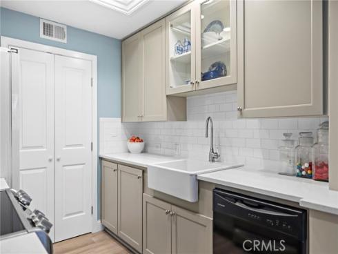 140  Villa Point  , Newport Beach, CA