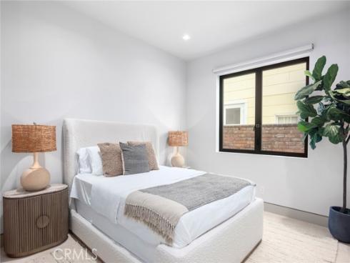 706 W Oceanfront  , Newport Beach, CA