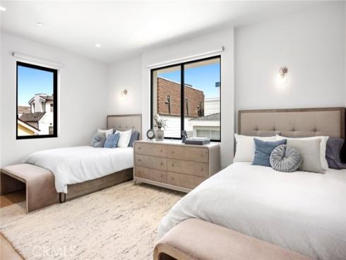 706 W Oceanfront  , Newport Beach, CA