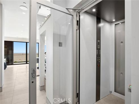 706 W Oceanfront  , Newport Beach, CA