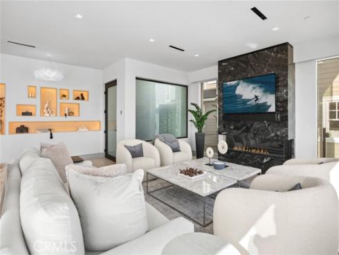 706 W Oceanfront  , Newport Beach, CA