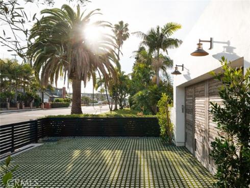 2325 E 16th  , Newport Beach, CA