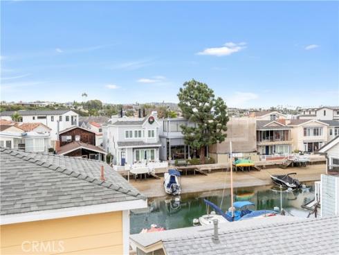 325  Grand Canal  , Newport Beach, CA